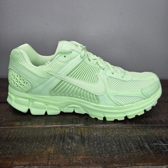 NEW Nike Zoom Vomero 5 Mens Size 10 Running Shoes Sneaker Green HF5493 301 - Picture 5 of 12